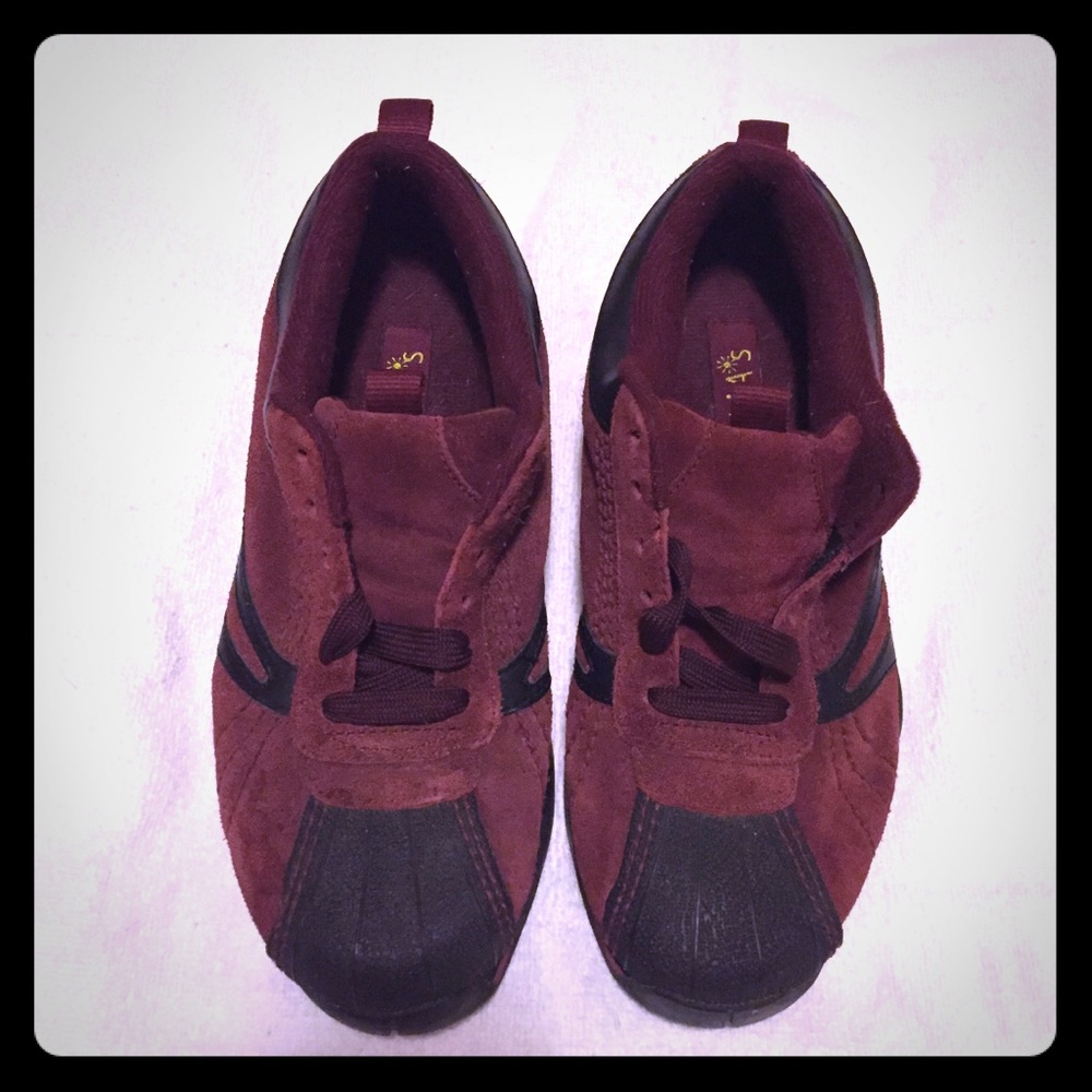 Black and burgundy/maroon sneakers